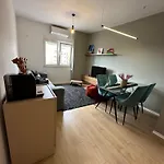Urban Charm Apt With Jacuzzi